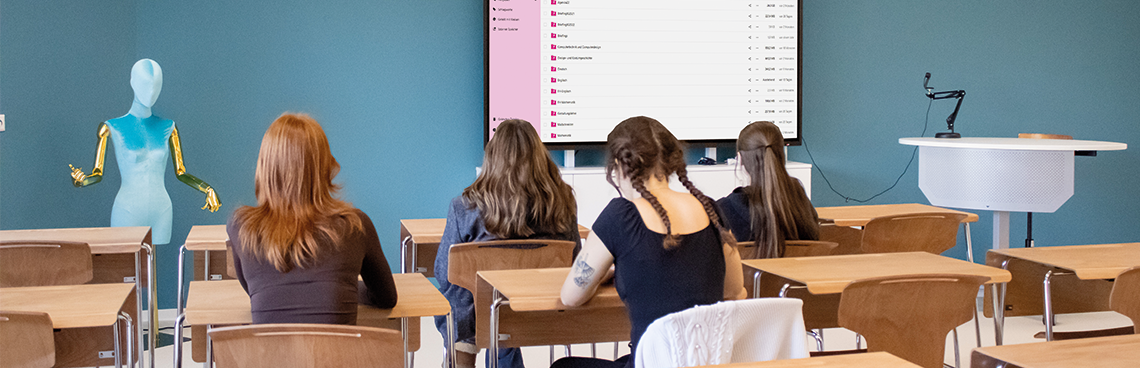 SchülerInnen im Klassenzimmer