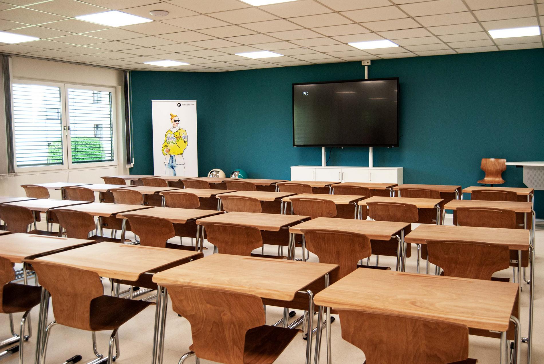helles modernes und freundliches Klassenzimmer