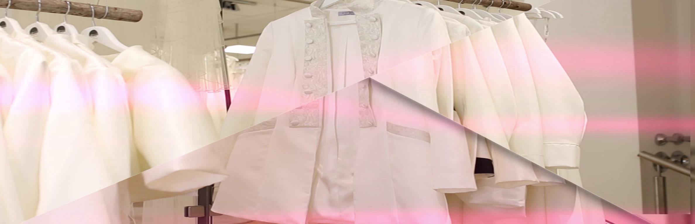 Brautkleider auf einem Kleiderständer